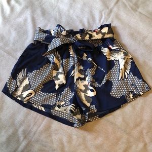 💙 Paper Bag Waist Crain Print Shorts Sz L